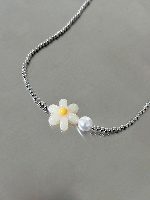[SURGICAL] FLOWER POINT PEARL NECKLACE AN223016