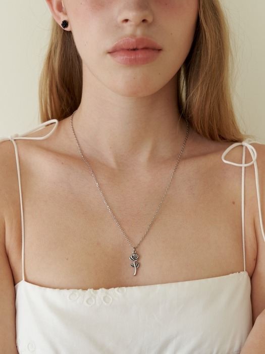 [Surgical] Rose Necklace