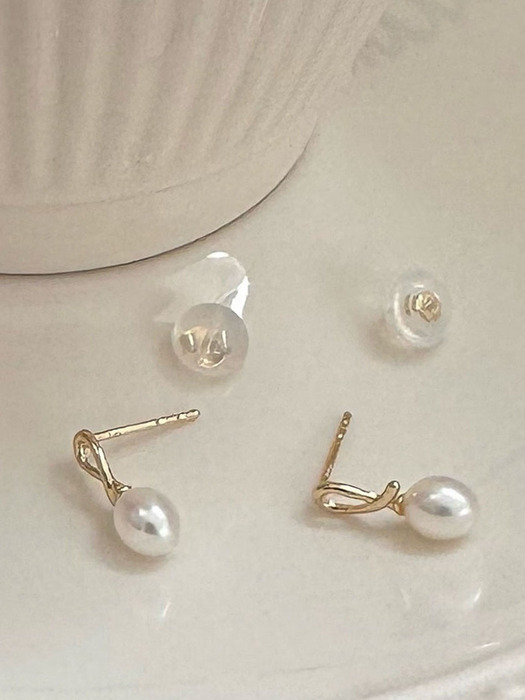 14k coil pearl earrings(1 pair)