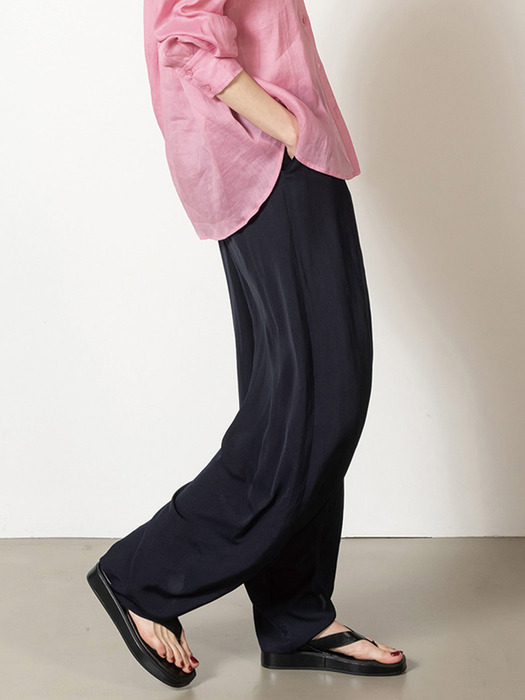 Flowing satin straight pant - navy