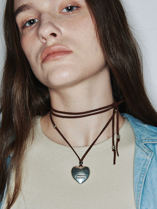 Soft Heart Suede Necklace / Brown