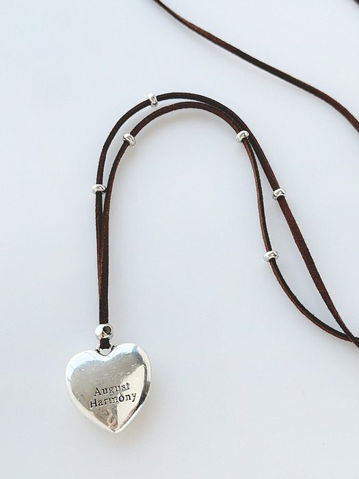 Soft Heart Suede Necklace / Brown