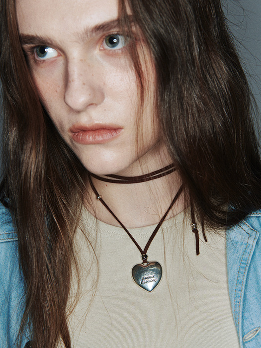 Soft Heart Suede Necklace / Brown