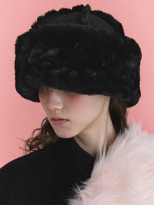 FUR TOQUE HAT IN SUEDE BLACK