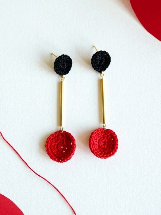 Surface and Line knit earring