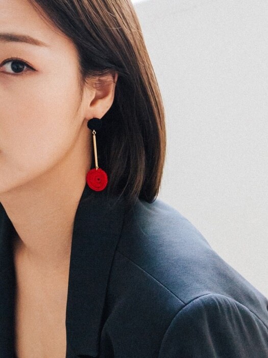 Surface and Line knit earring