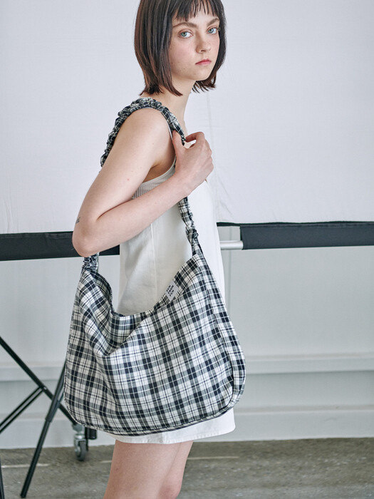 Shirring shoulder hobo bag_check