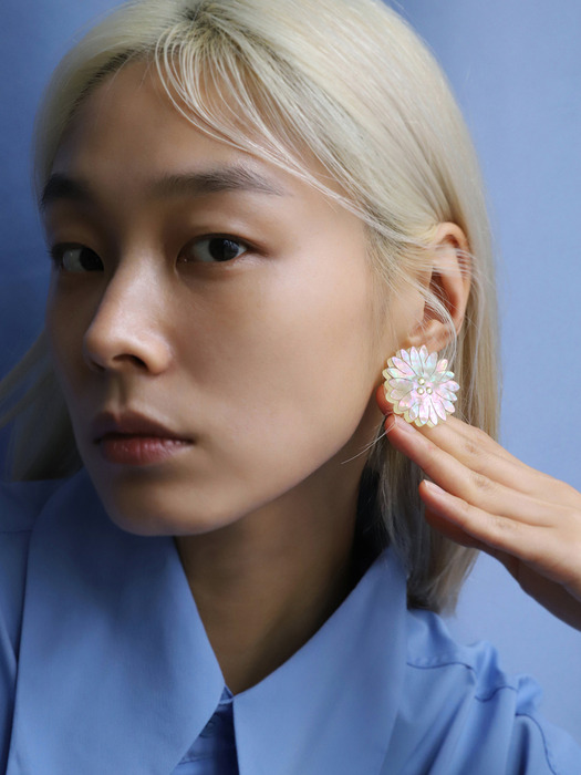 [THE GOBO x Root57] LARGE DAISY STUD EARRING_003CB_E02