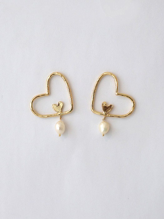 love carry pearl earring - gold