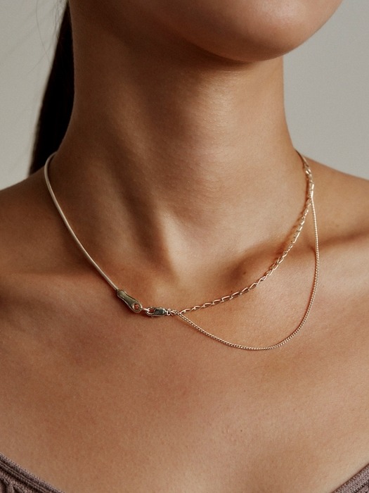 Conneted 2line necklace