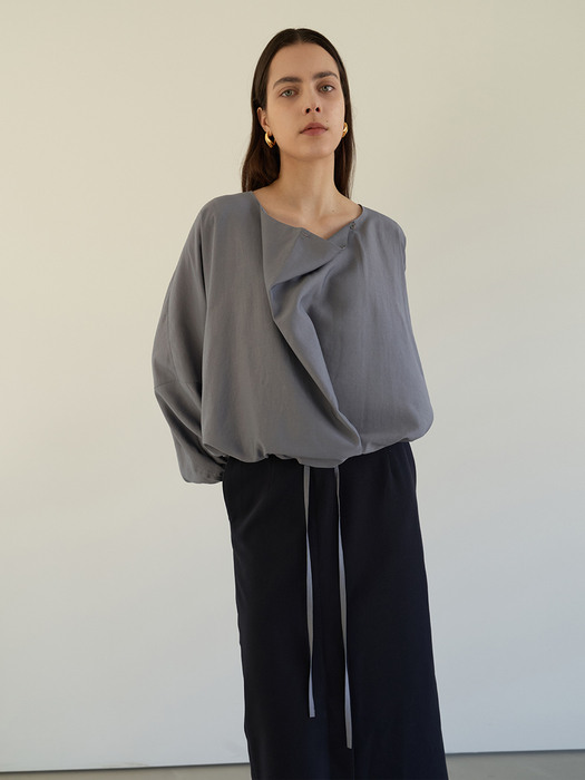 TOS DRAPED ROUND BLOUSE GREY