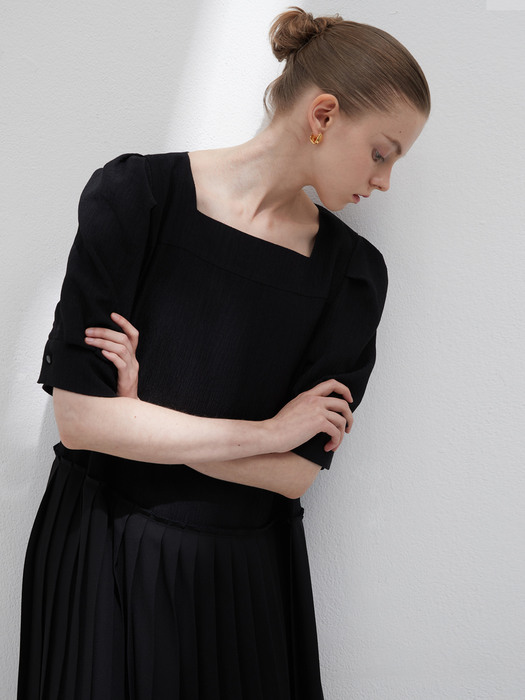 Square neck pleated dress - Black