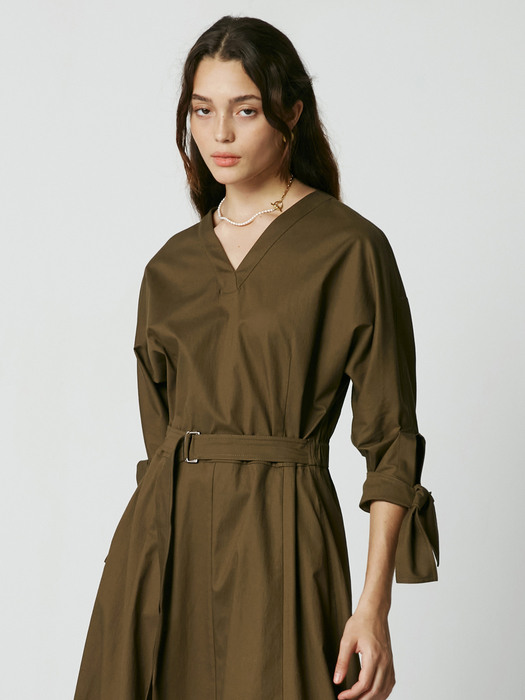 BELTED V-NECK FLARE DRESS_D/KHAKI [U1F0O602/83]