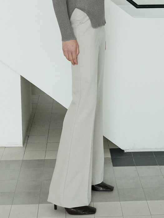 OU725 wool semi bootscut pants (beige)