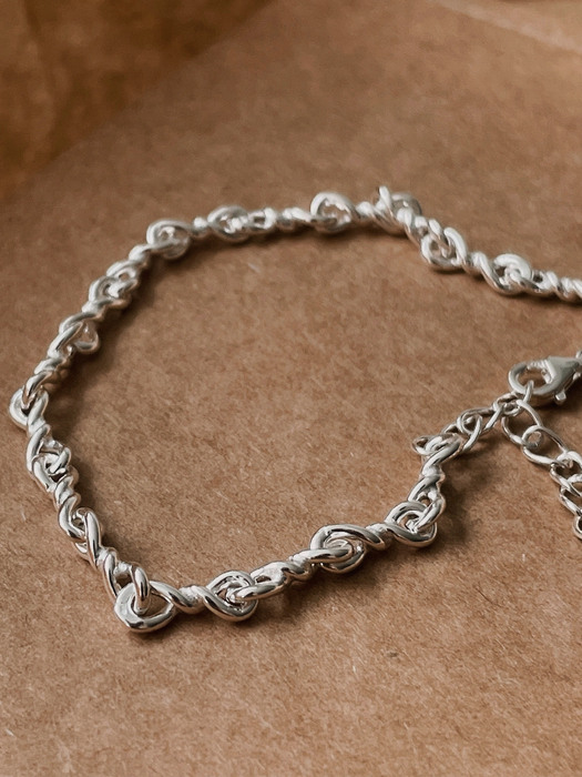 Ribbon chain bracelet