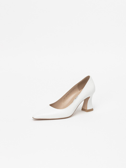 Argent Pumps in Pure White