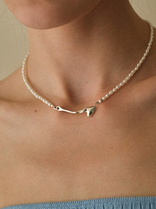 Chubby heart Necklace (Pearl)