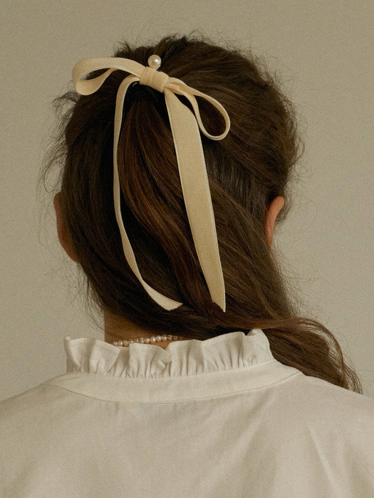 T Pearl Velvet Ribbon Hairtie_Cream