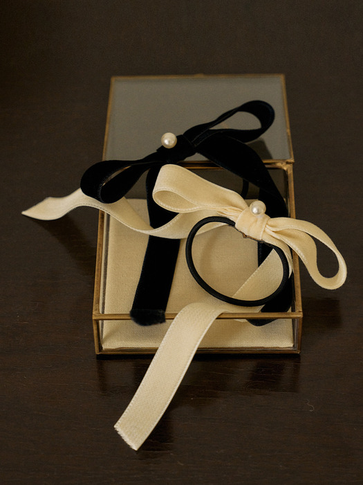 T Pearl Velvet Ribbon Hairtie_Cream