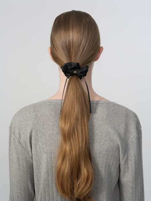 ribbon charm scrunchie (satin) - black (S)