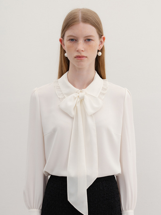 SENNA Ribbon tie ruffle detailed blouse (Ivory)