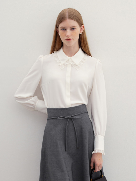 SENNA Ribbon tie ruffle detailed blouse (Ivory)