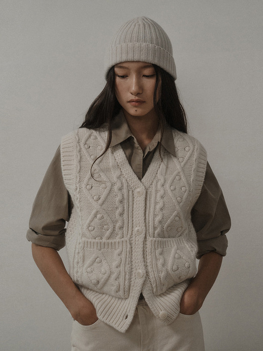 MOUNTAIN CABLE KNIT VEST_CREAM