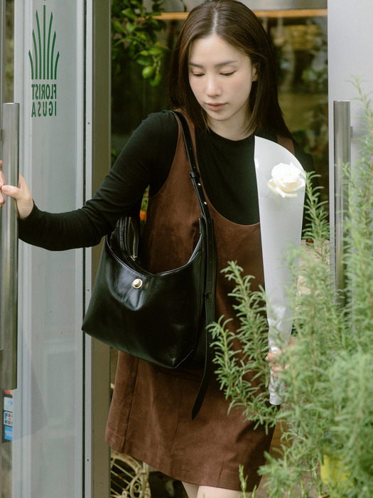 [단독]Madeleine bag_Crack Black