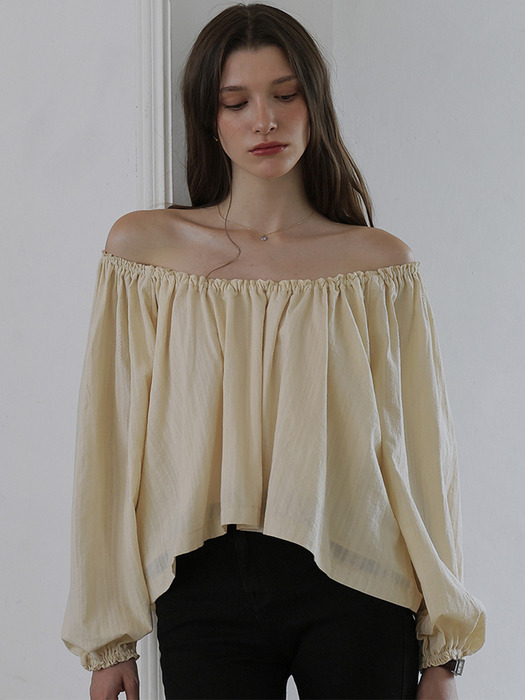 Della Shirring Off Shoulder Blouse [Cream]