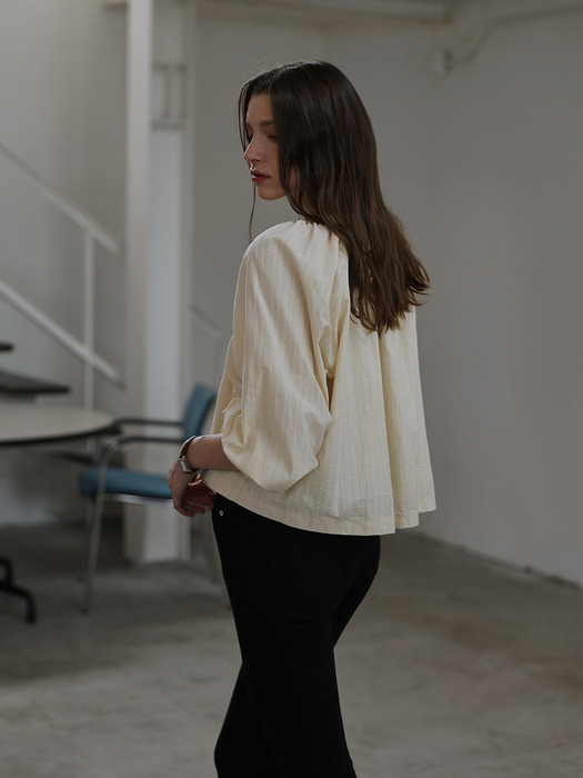 Della Shirring Off Shoulder Blouse [Cream]