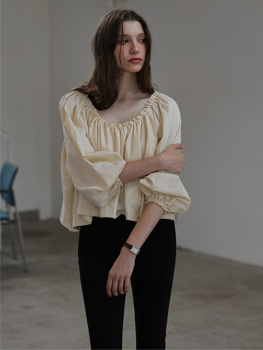 Della Shirring Off Shoulder Blouse [Cream]