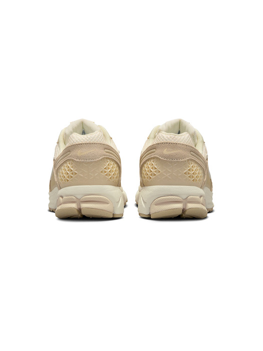 [HQ0458-200] W NIKE ZOOM VOMERO 5