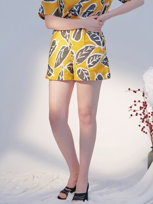 LEAF RESORT SHORTS-YELLOW