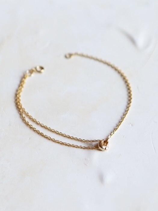 Tiny ring bracelet