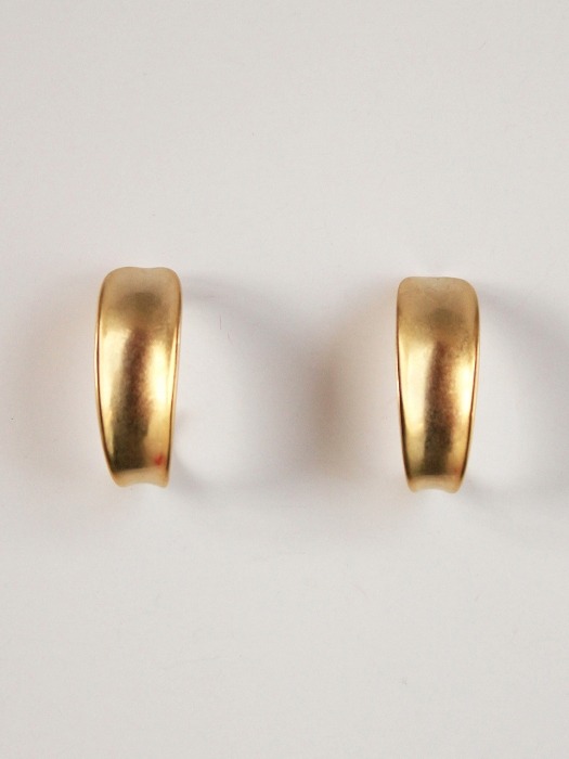 Edge curved earring (2color)