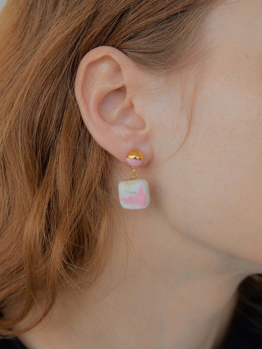 Movement ceramic earring (pink1)