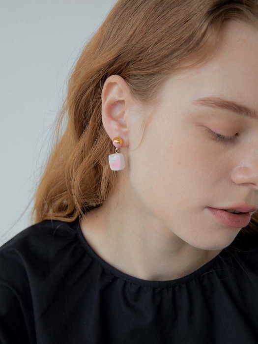 Movement ceramic earring (pink1)