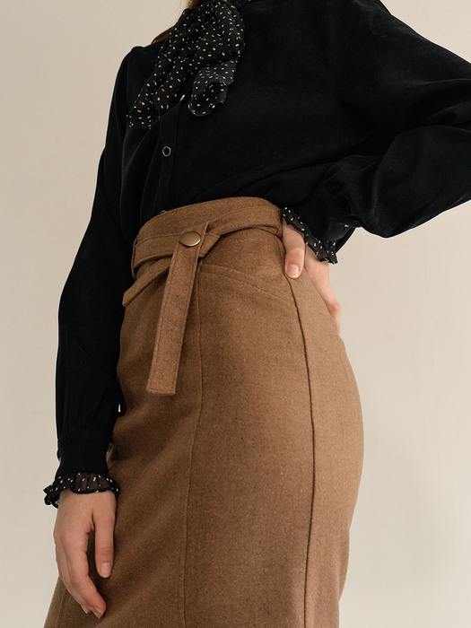 monts 1220 front belt midi skirt (camel)