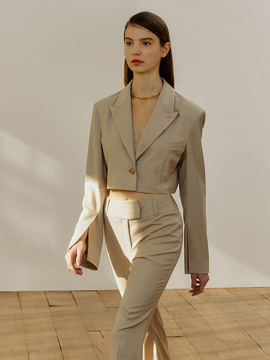 21SS CROP SINGLE BLAZER+SPAGETTI LATTE