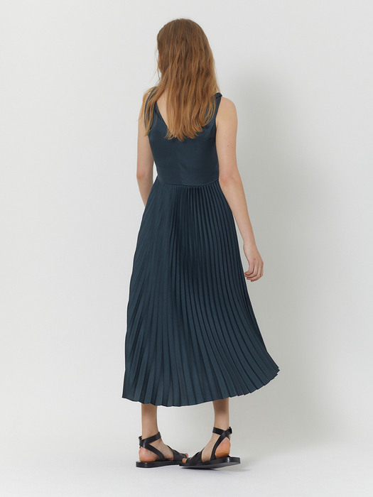 TWIST PLEATS DRESS_DEEP GREEN