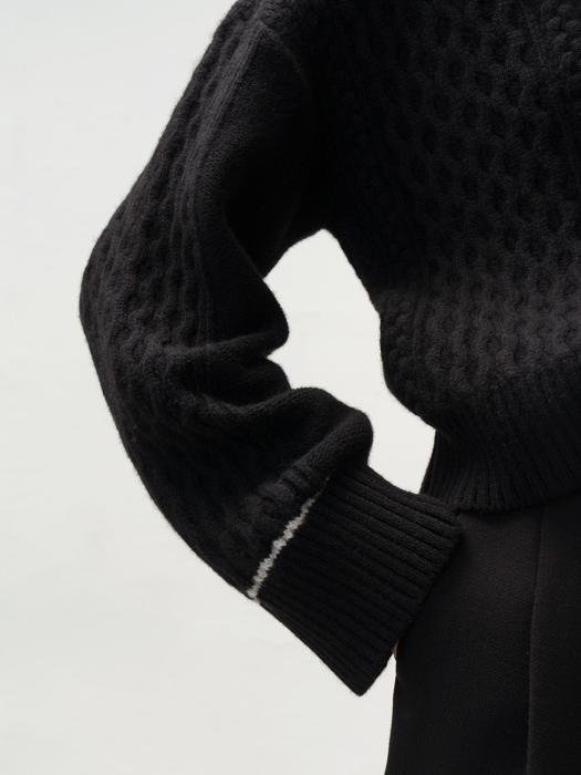 PURE WOOL CABLE CARDIGAN  (BLACK)