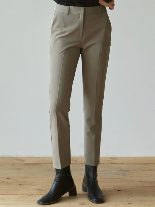 BASIC STRAIGHT SLACKS_BLACK