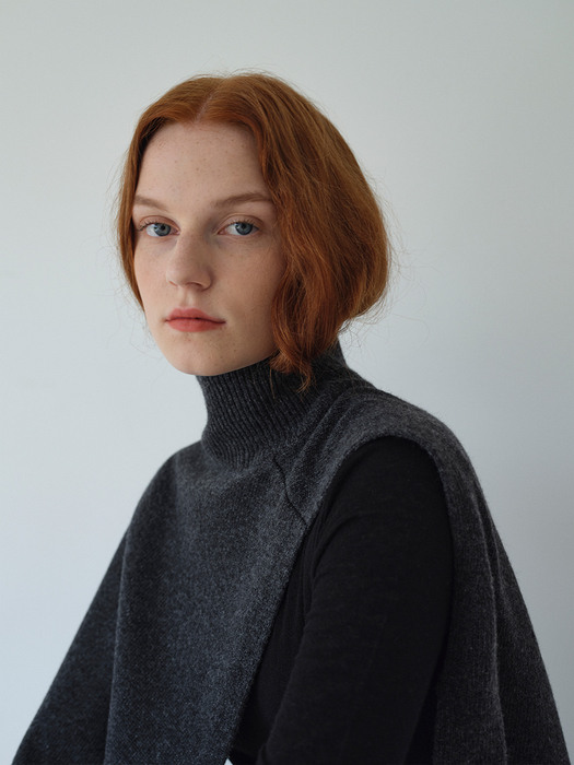 Wool cashmere knit vest / Charcoal