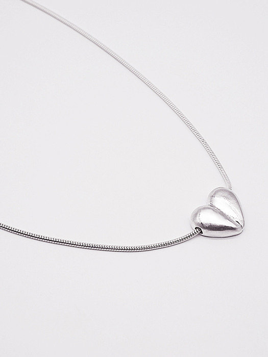 Volume heart silver necklace