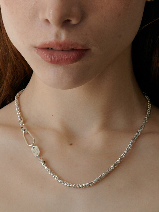 twist chain necklace (bold)