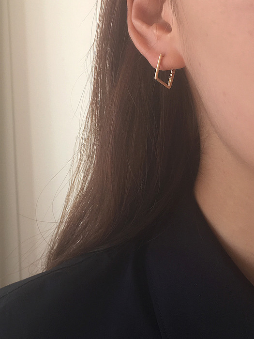14k gold rhombus earring
