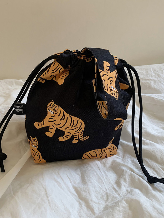 22 tiger string bag