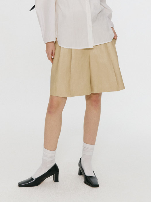 FAUX LEATHER TUCK SHORTS PANTS BEIGE (AEPA2E001I2)