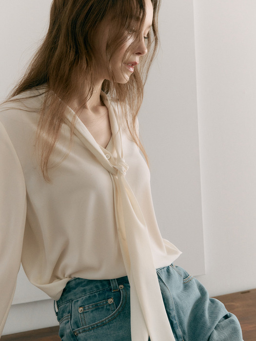 [Drama Signature] Tie-Collar Silky Blouse_2color