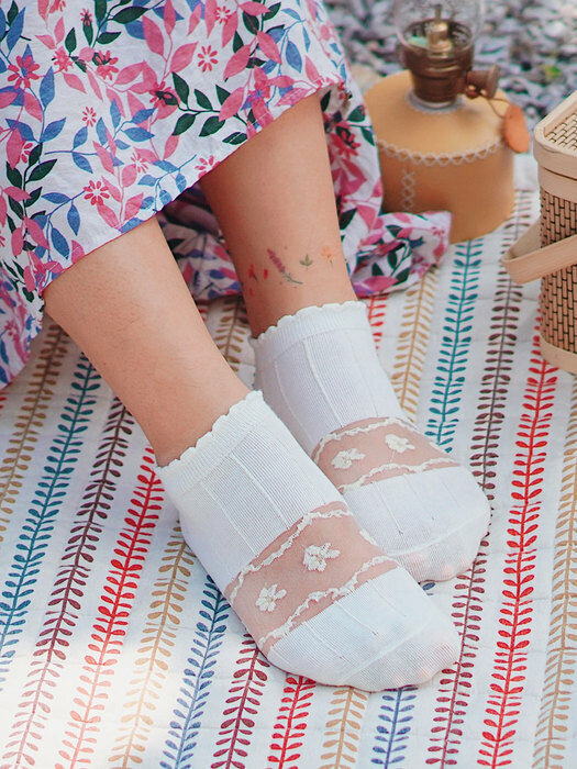 Creme Vanilla See-Through Lace Socks (5 type)